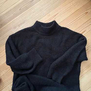 Long knit dress, black.