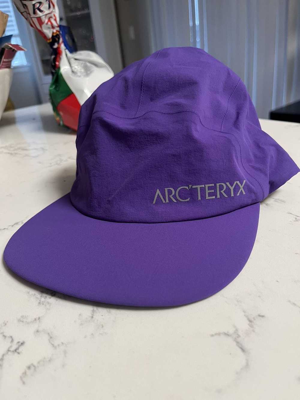 Arc'Teryx Palz Cap 5 panel purple hat - image 1