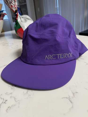 Arc'Teryx Palz Cap 5 panel purple hat - image 1