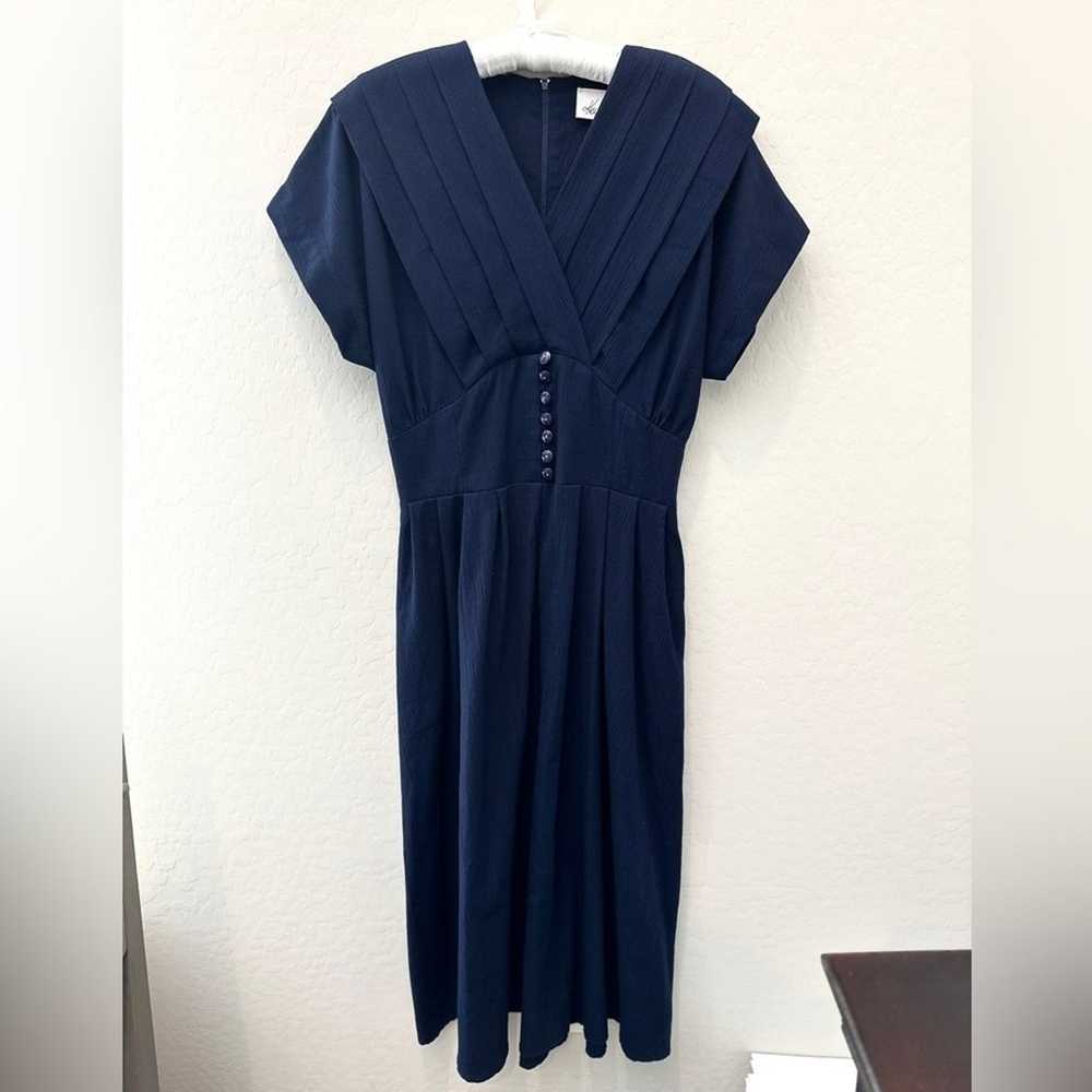 KATHIE LEE | Vintage Retro Navy V-Neck Pleated Sh… - image 1