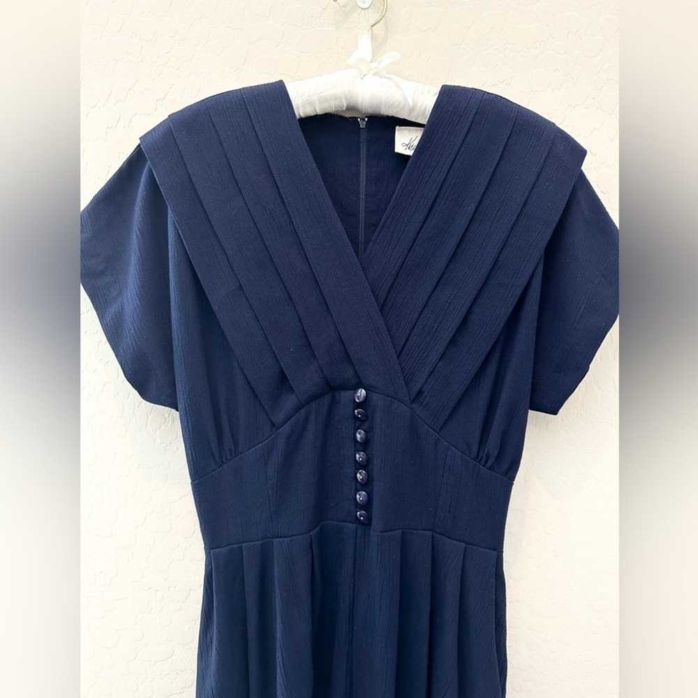 KATHIE LEE | Vintage Retro Navy V-Neck Pleated Sh… - image 2