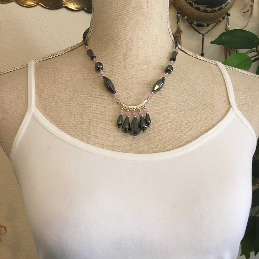 Vintage 80s hematite & rose quartz stone necklace - image 3