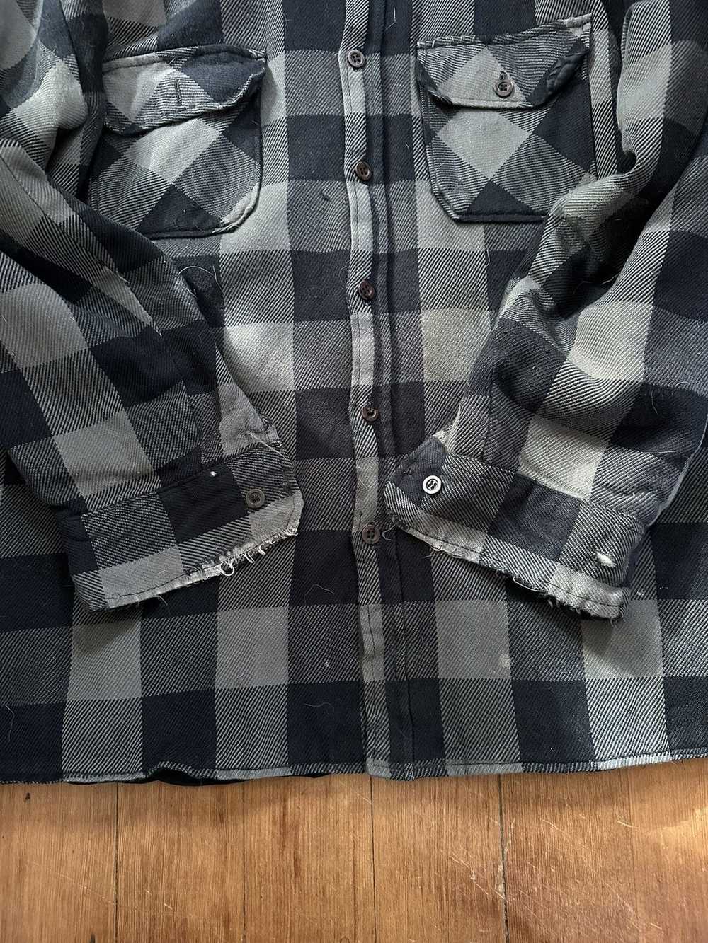 Vintage Vintage distressed quilted flannel plaid … - image 5