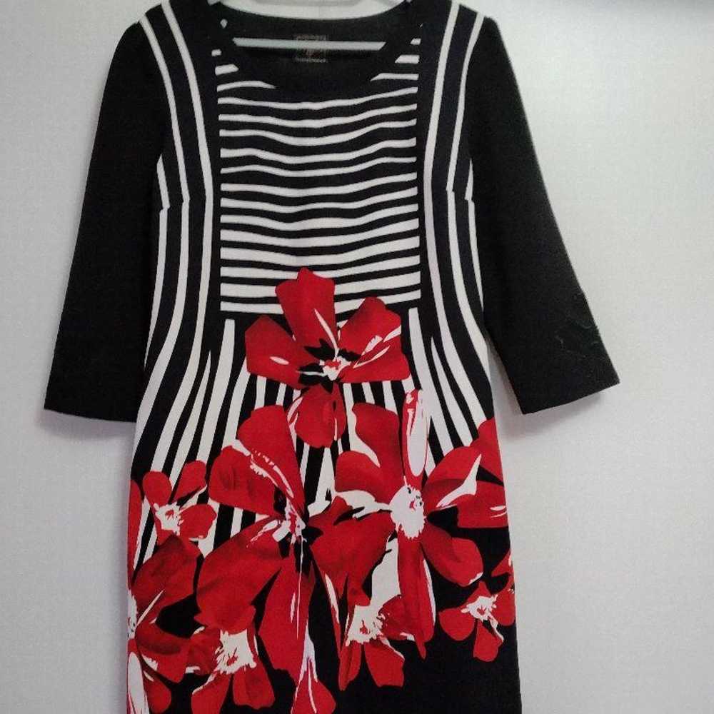 Three-quarter sleeve dress with stripes and flora… - image 1