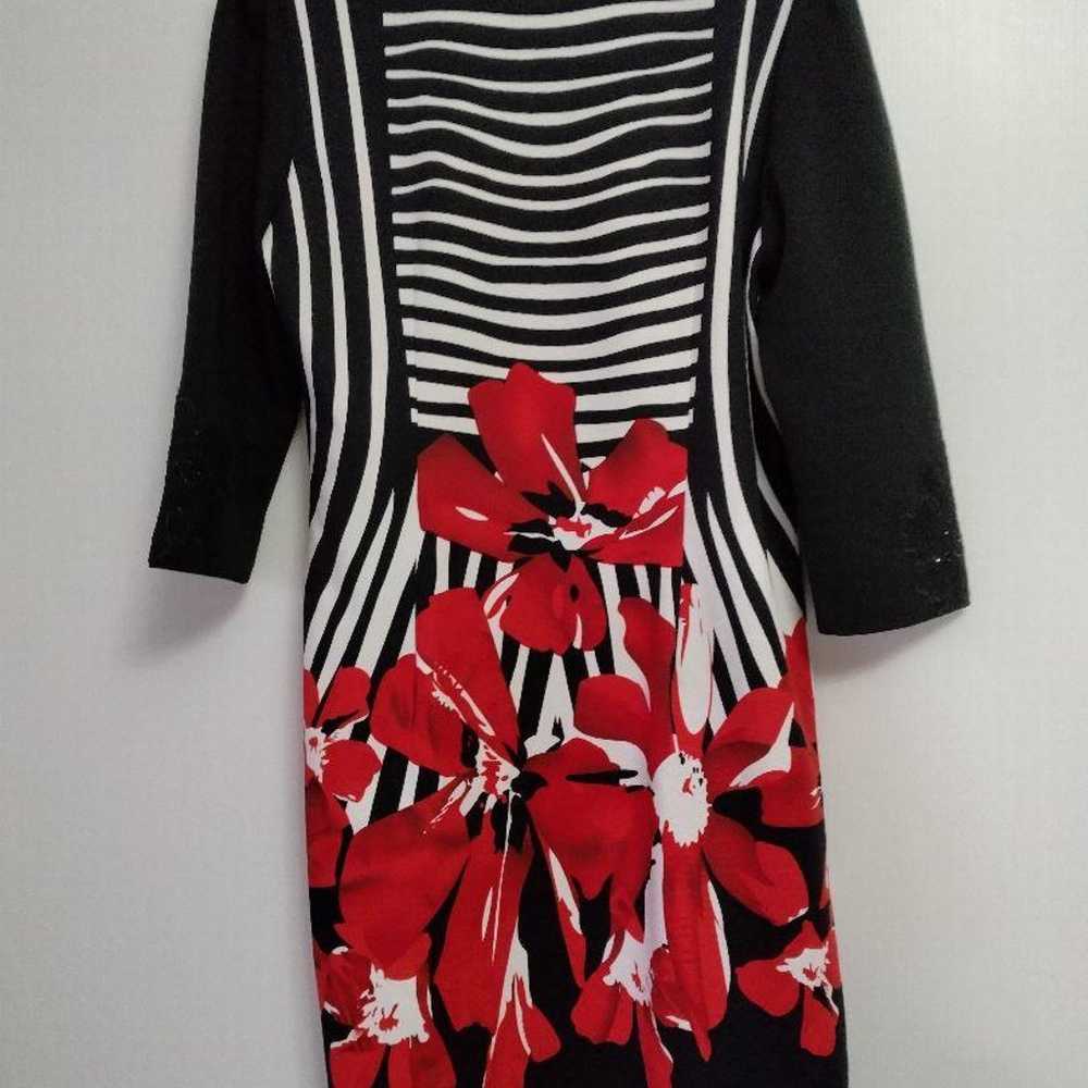 Three-quarter sleeve dress with stripes and flora… - image 2