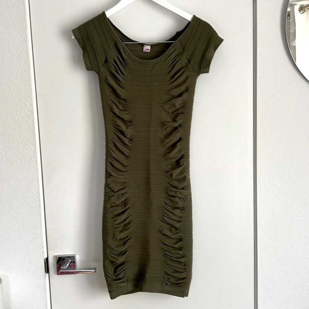 YUMIKO Olive Green Ruched Short Sleeve Bodycon Dr… - image 1