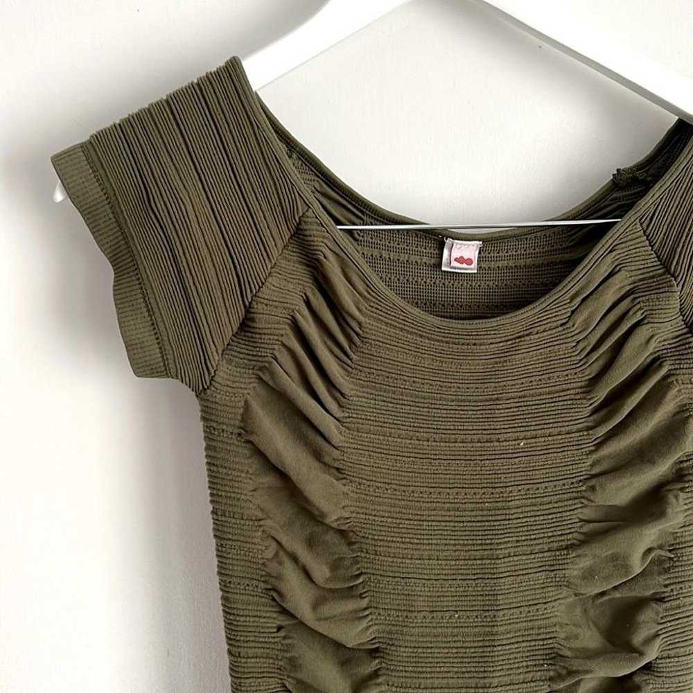 YUMIKO Olive Green Ruched Short Sleeve Bodycon Dr… - image 2