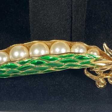 1967 Trifari ‘Peas in a Pod’ Brooch – Iconic Crown