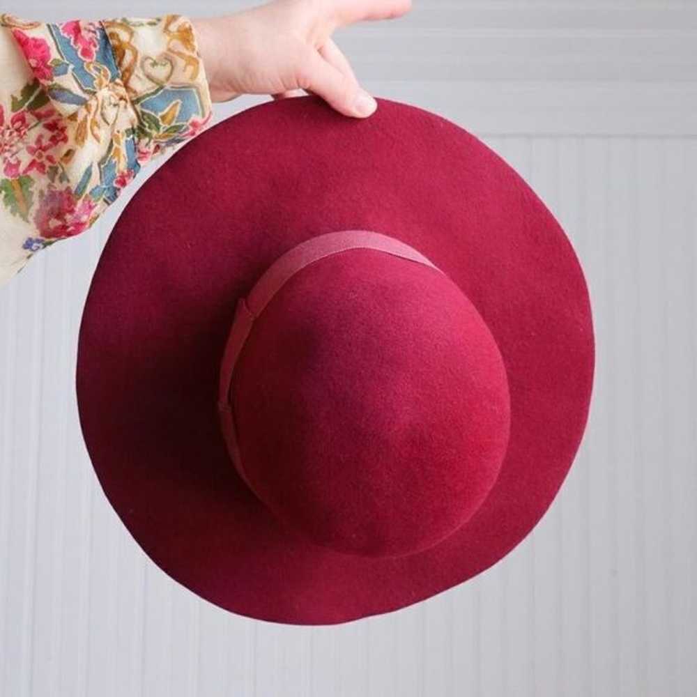 Classic vintage burgundy wide brimmed felt hat - image 4