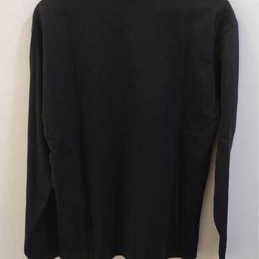 Long-sleeved black