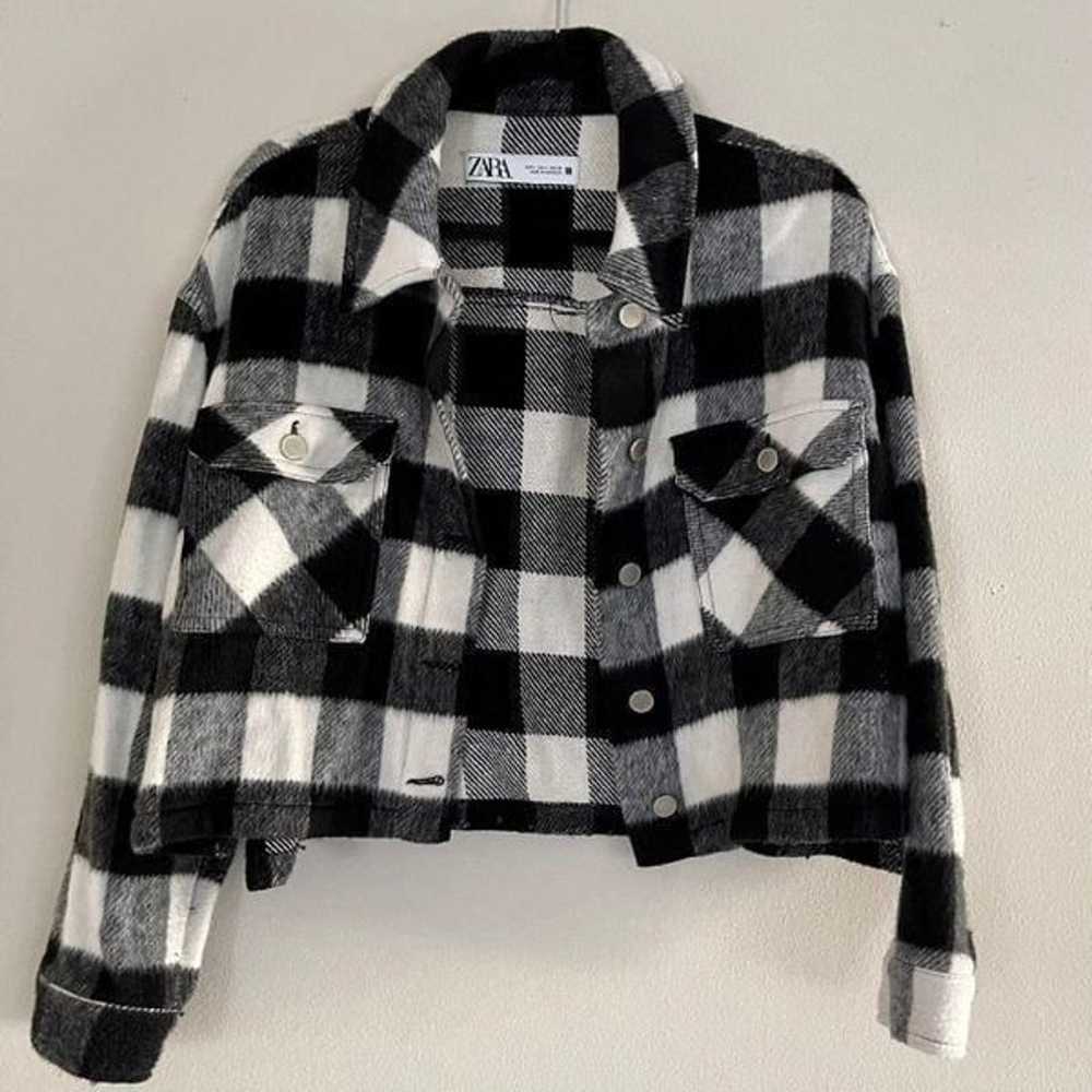 Zara Cropped Plaid Overshirt in Black Ecru Size L… - image 1