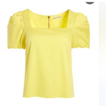 Alice + Olivia Bernice Puff Sleeve Top in Daffodil