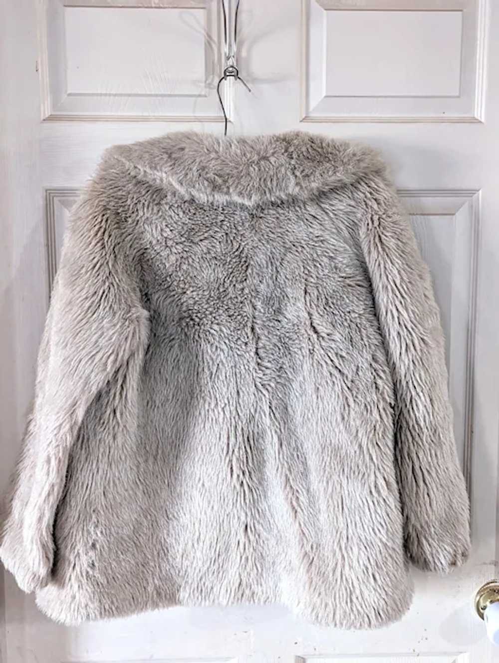 48 hour SALE! BETMAR Faux fur coat and hat silver… - image 9