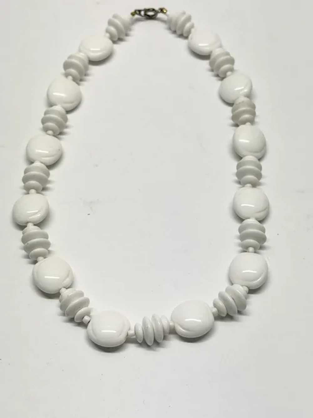 Vintage white plastic beaded necklace - image 4