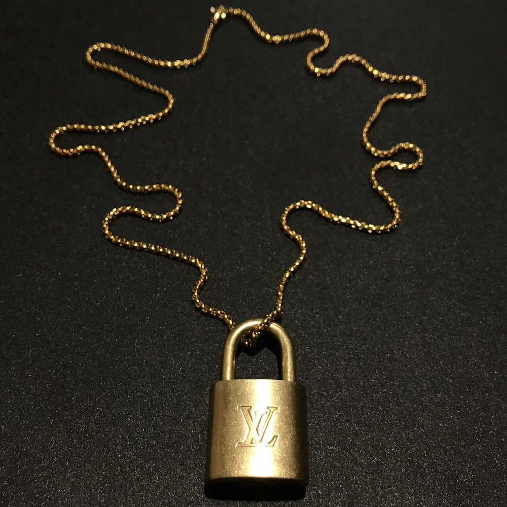 Louis Vuitton Louis Vuitton Lock & Gold Necklace - image 2