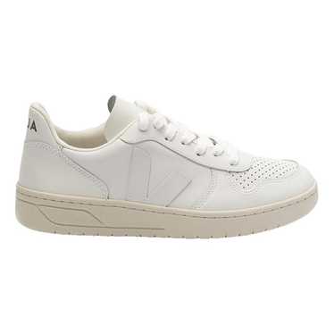 Veja V-10 leather trainers