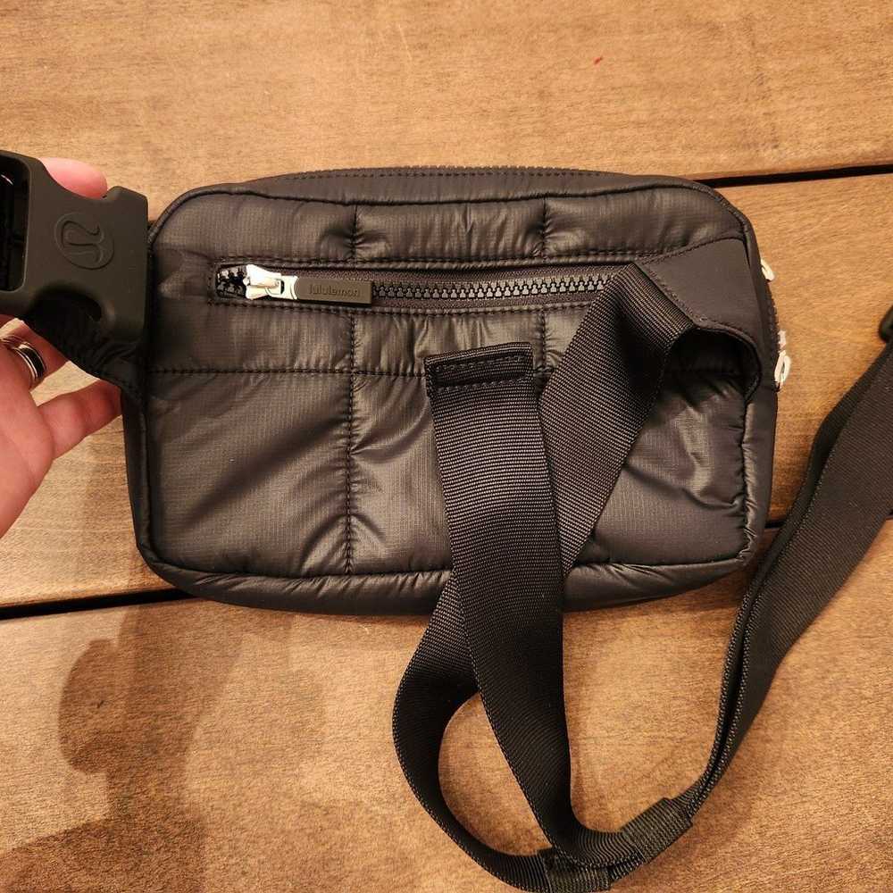 Quilted Grid Belt Bag Hand Warmer 1.5L in black. - image 6