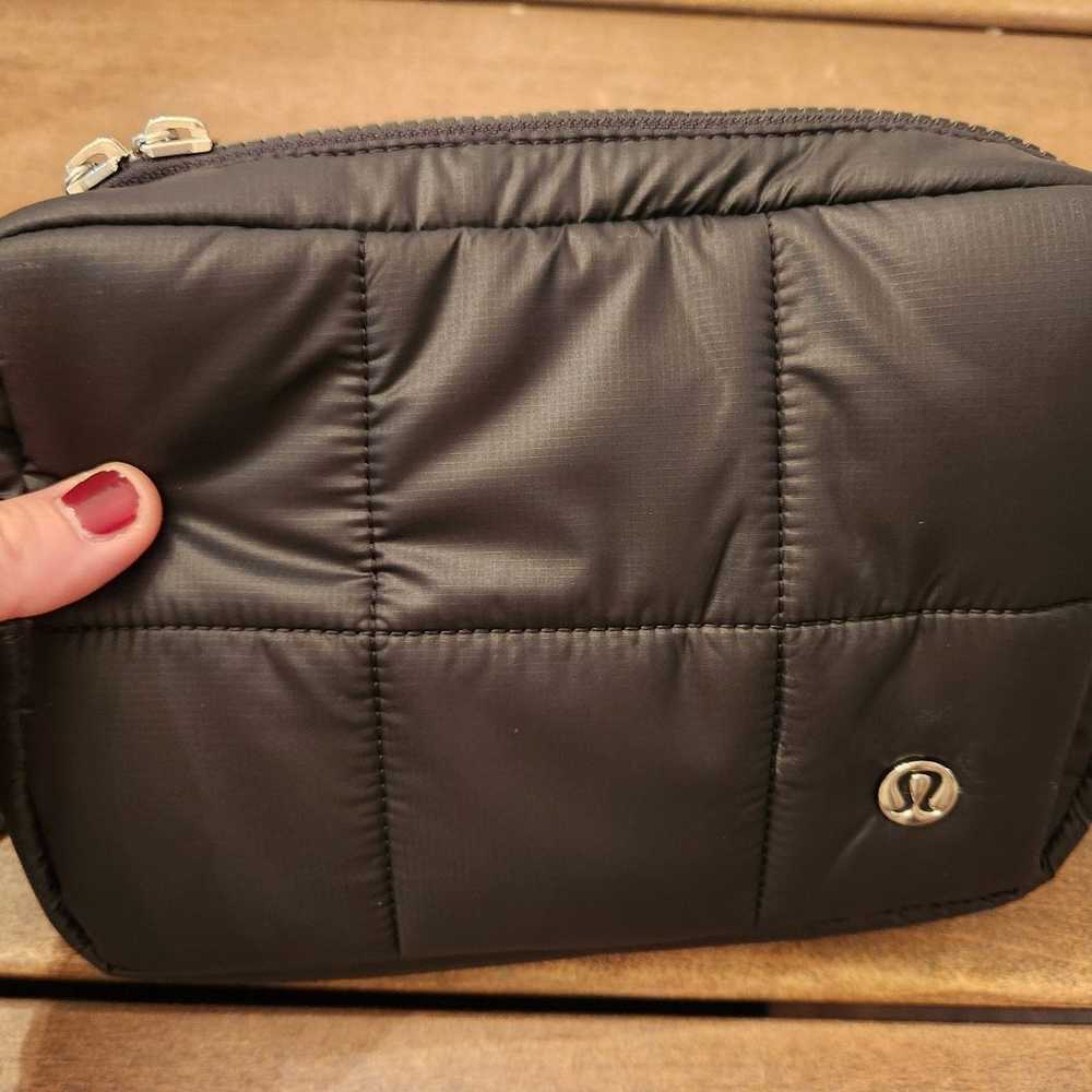 Quilted Grid Belt Bag Hand Warmer 1.5L in black. - image 8