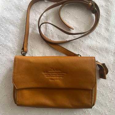 Dakota Wallet Shoulder Bag