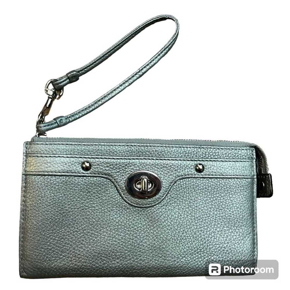 Coach Metallic Silver Pebble Leather Clutch Wrist… - image 1