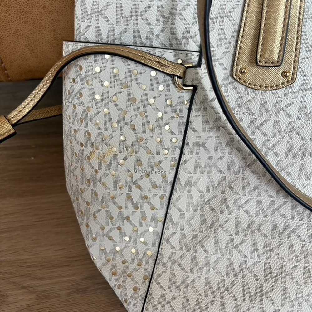 Michael Kors Vanilla & Gold Stars Voyager Tote Be… - image 10