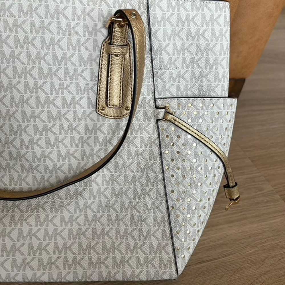 Michael Kors Vanilla & Gold Stars Voyager Tote Be… - image 12