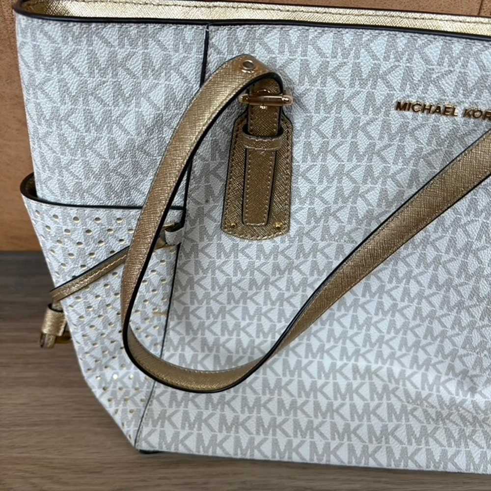 Michael Kors Vanilla & Gold Stars Voyager Tote Be… - image 5