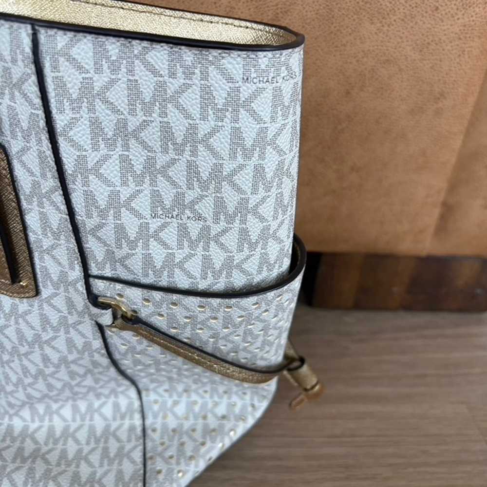 Michael Kors Vanilla & Gold Stars Voyager Tote Be… - image 7