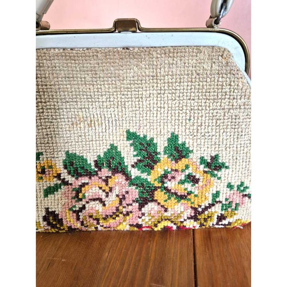 Vintage 1950s needlepoint floral handbag bag medi… - image 4