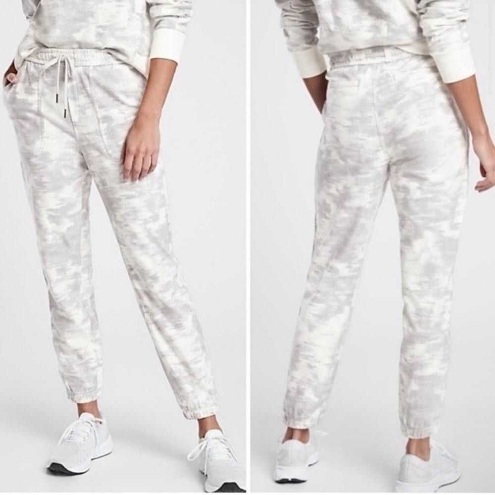 Designer Athleta Farallon Printed Jogger Pants 65… - image 1