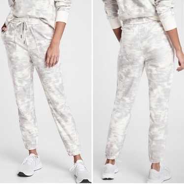 Designer Athleta Farallon Printed Jogger Pants 65… - image 1