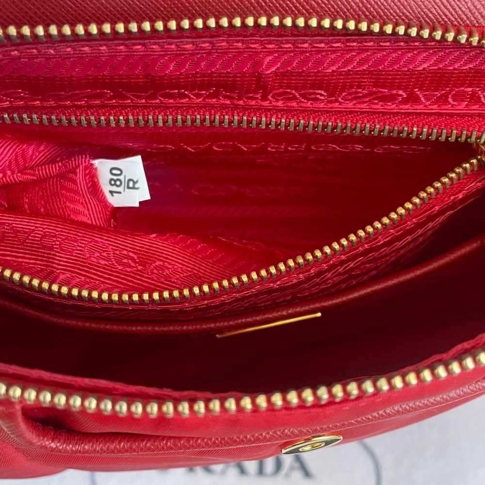 Pristine condition PRADA shoulder bag in red with… - image 7