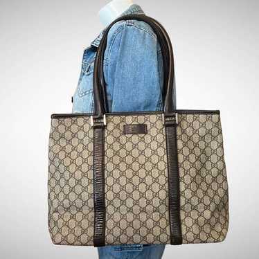 A168- Gucci shoulder bag