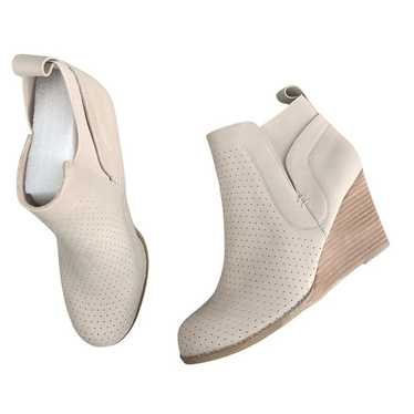 DV By Dolce Vita Gerdy Bootie Beige Size 10 Perfor