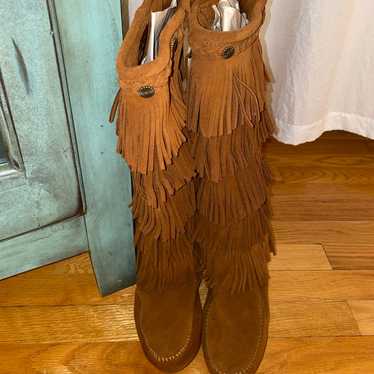 Minnetonka 5 Layer Fringe Boots