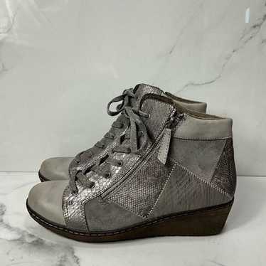 SPRING STEP Wedge Heel Ankle Booties