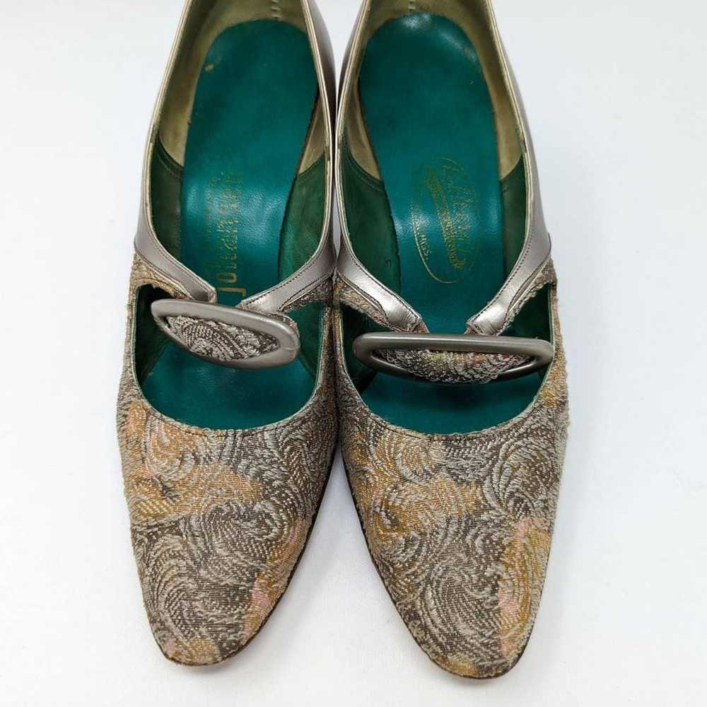 Vintage Johansen Tapestry Kitten Heels Size 7 - image 2