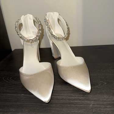 jewel badgley mischka pumps