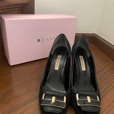 DIANA Black Pumps with Buckle, Mid Heel