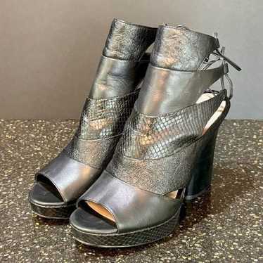 Donald Pliner Juno Leather Heels. Size 8M. Black.