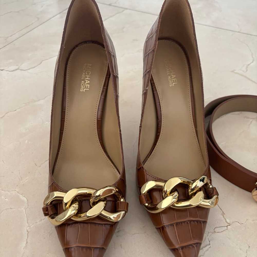 Michael kors pump shoes and matching belt - image 3