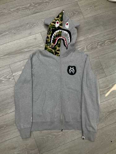 Bape × Medicom Bearbrick Bape x Medicom Be@r Shark