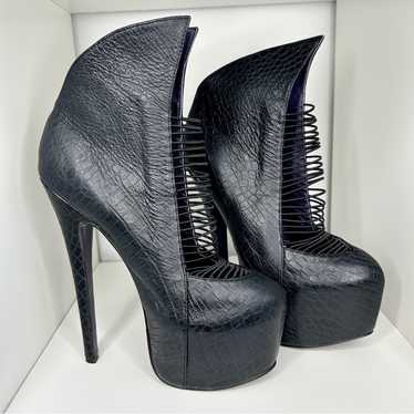 LONDON TRASH Crime Black Leather Stiletto Bootie … - image 1