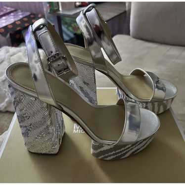 Michael Kors Ashton platform Sz 8 Silver