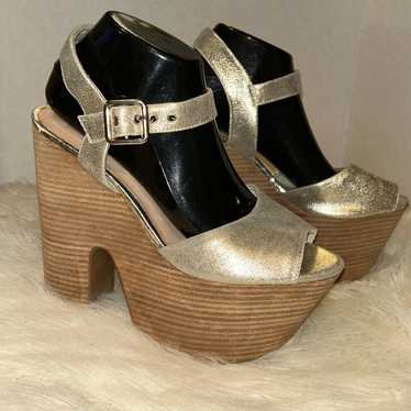 STEVE MADDEN Showtime Metallic Gold Leather Platf… - image 1