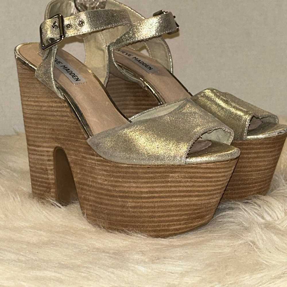 STEVE MADDEN Showtime Metallic Gold Leather Platf… - image 5