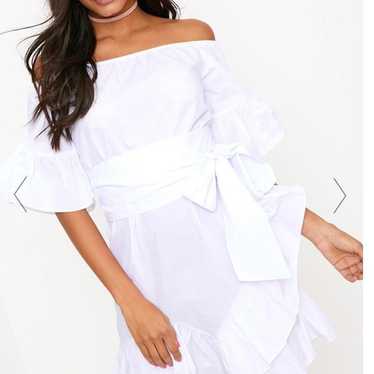 Prettylittlething WHITE BARDOT FRILL DETAIL MINI D