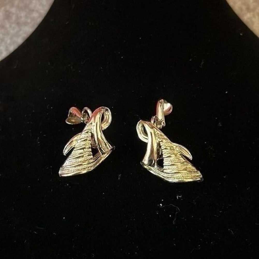 Vintage gold clip on earrings - image 3