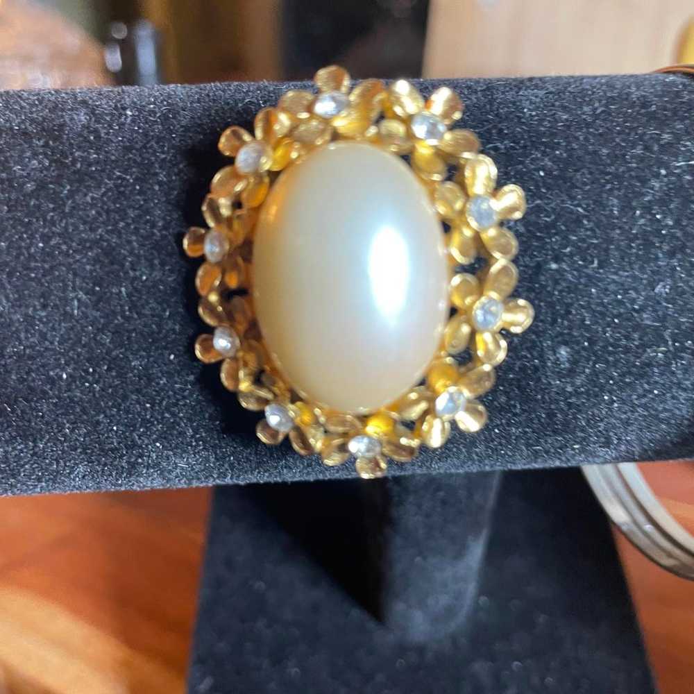 Vintage Trifari Faux Pearl and Rhinestone Brooch - image 1