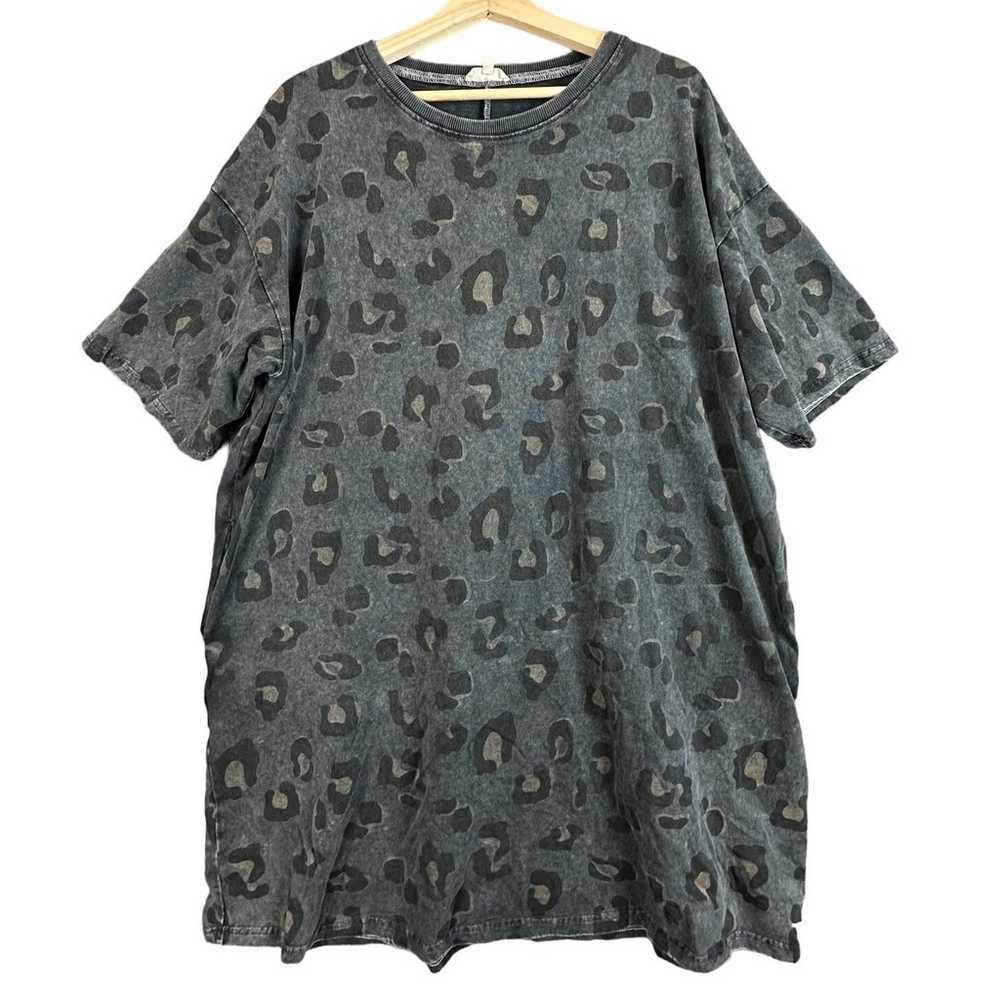 Easel On the Prowl Grey Leopard Print Mini T Shir… - image 4